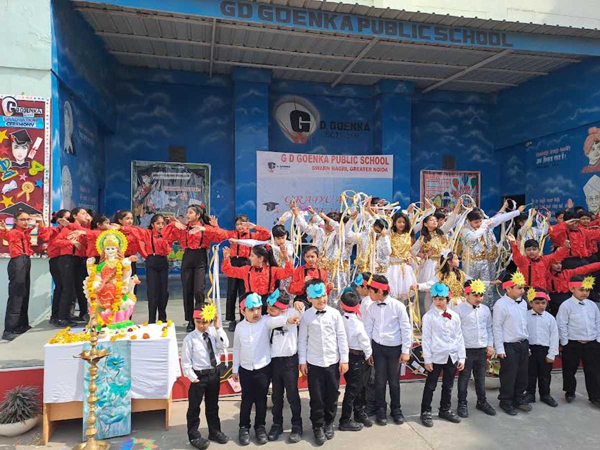 ग्रेजुएशन समारोह में बच्चों दी मनमोहक प्रस्तुति